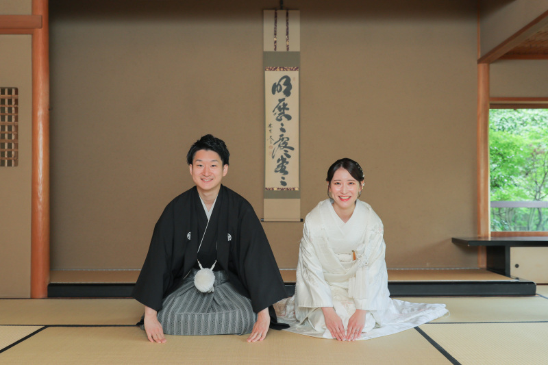 王道のお辞儀ショットも！