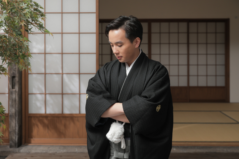 視線を落として