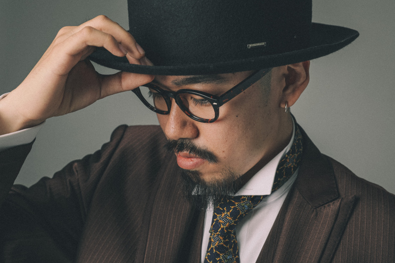 持ち込みのシルクハットとネクタイ。