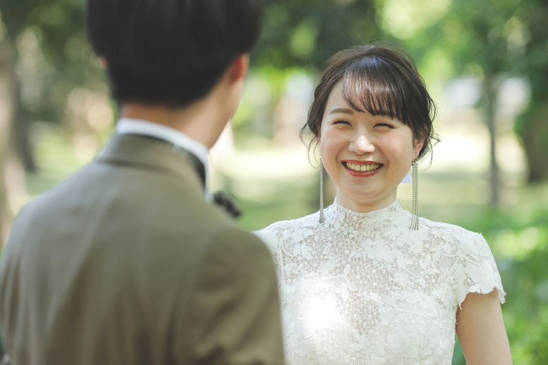 新郎様越しの新婦様