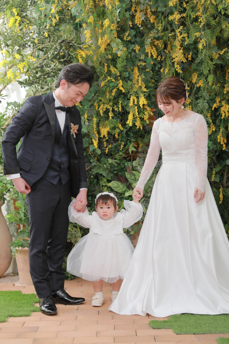 3人で手を繋いで