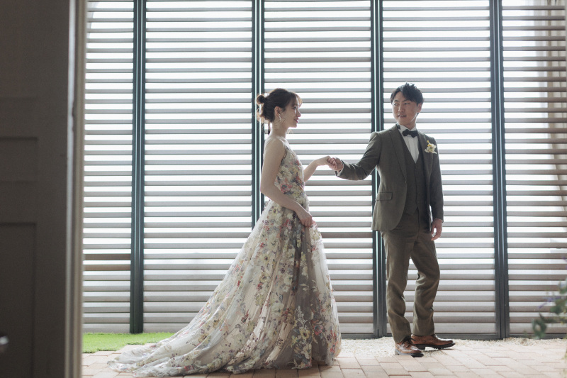 エスコートしているシーン