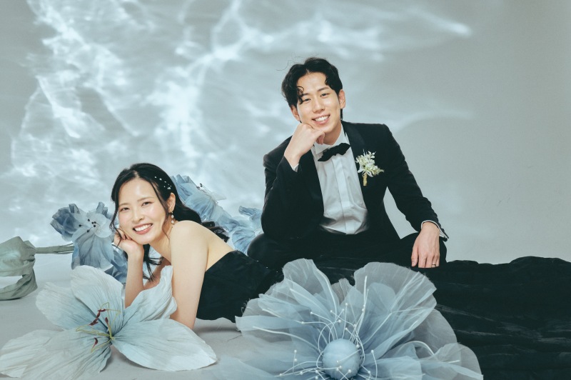 ジャイアントフラワーに囲まれて