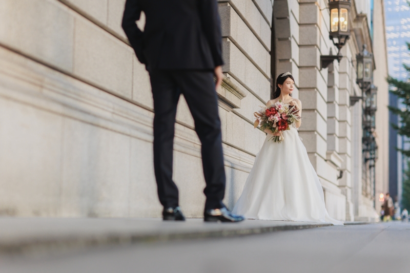 新郎様を待つ新婦様。