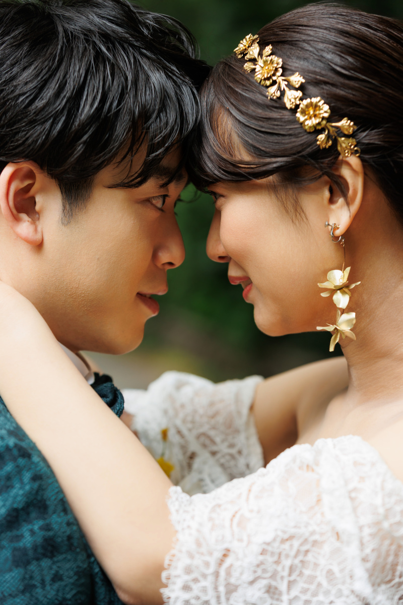 おでこを合わせて