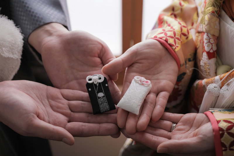 お守りと一緒に