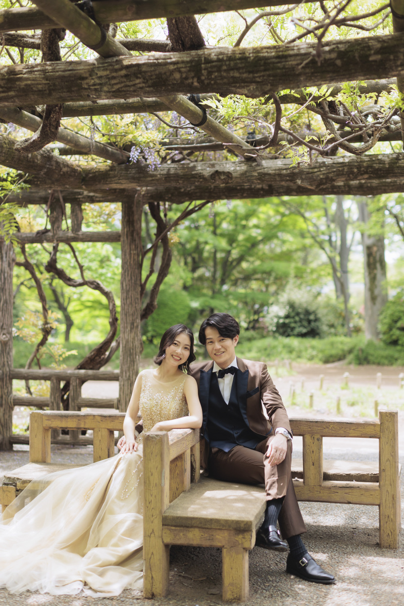 ベンチに座って