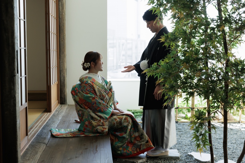 お二人の横から