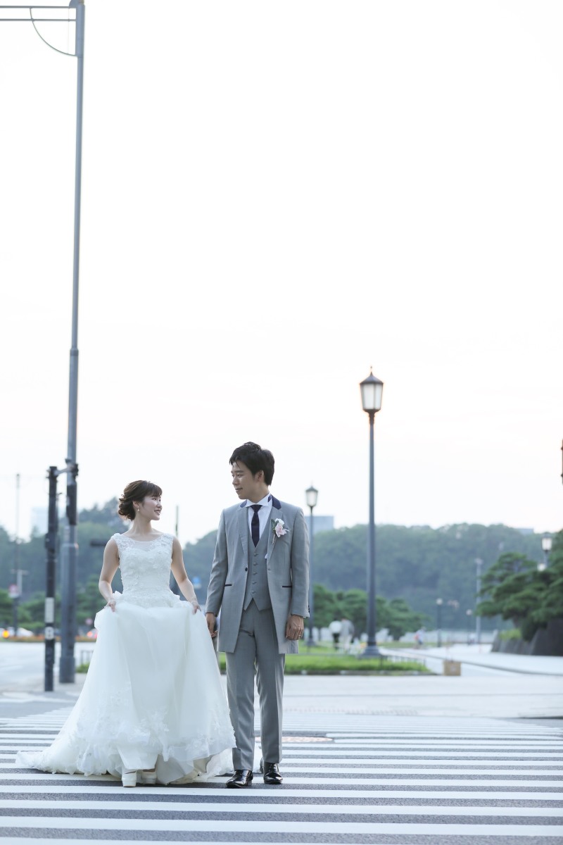 横断歩道を二人で