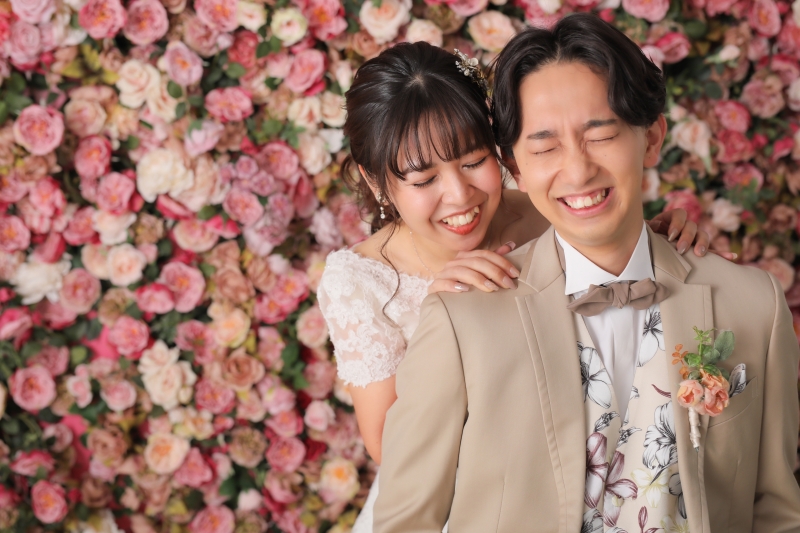 フラワーウォールで可愛らしく