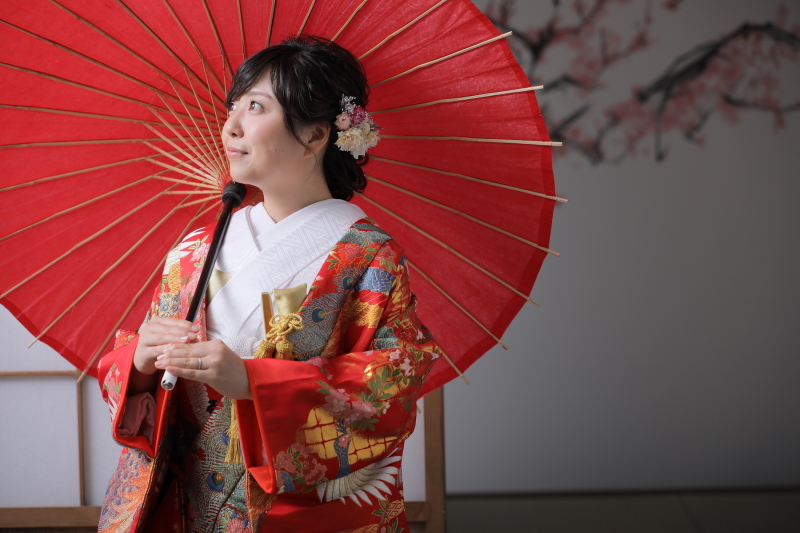 赤は女性を美しく見せる色