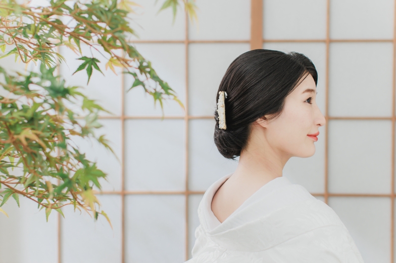 お持ち込みの髪飾りをつけて。