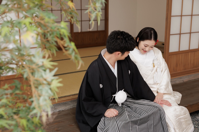 縁側に腰掛けて