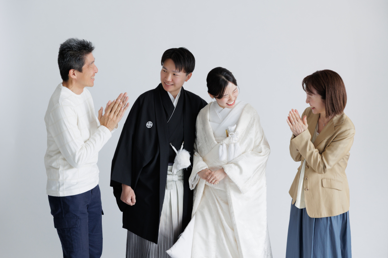 シンプルな無地背景で和装撮影！