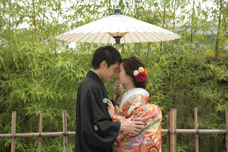 和装らしい背景で