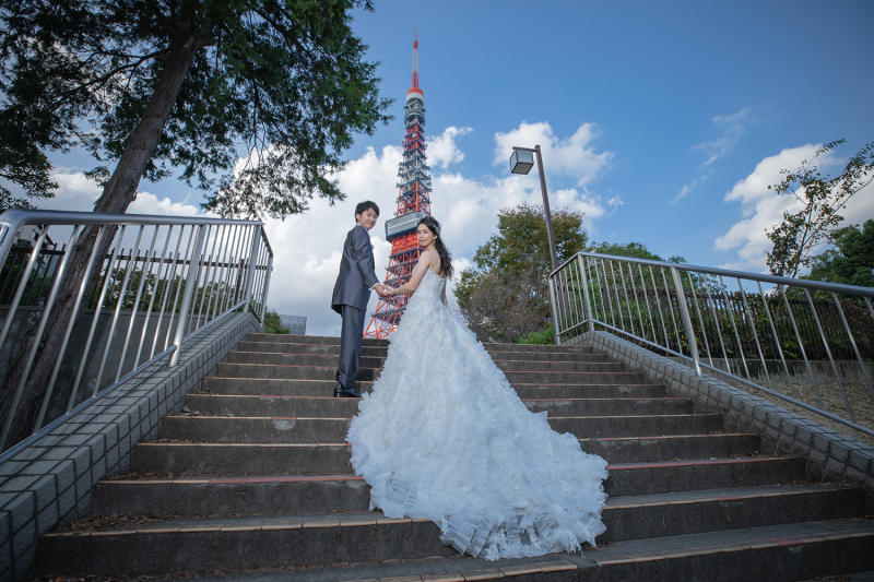 青空に映える赤