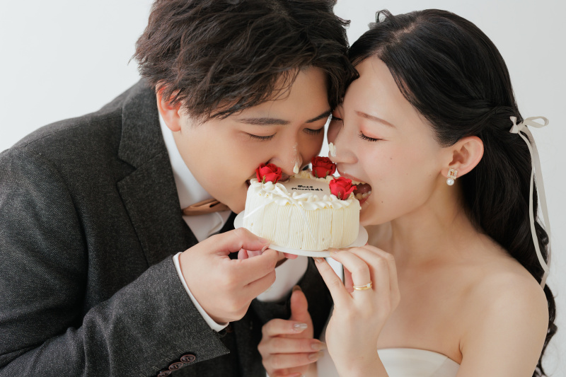 ケーキをがぶりっ