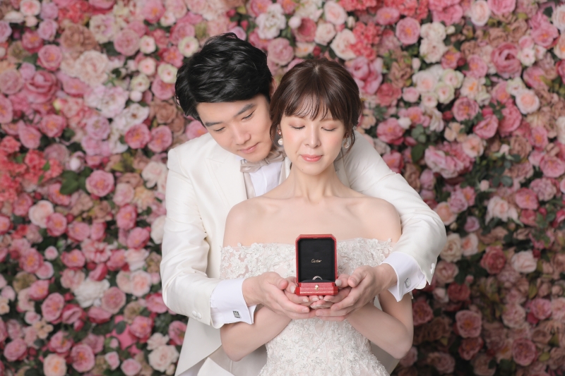 指輪がしっかり見えるショットも撮りました!