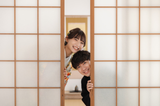 小物やスタジオアイテムで賑やかな写真を！