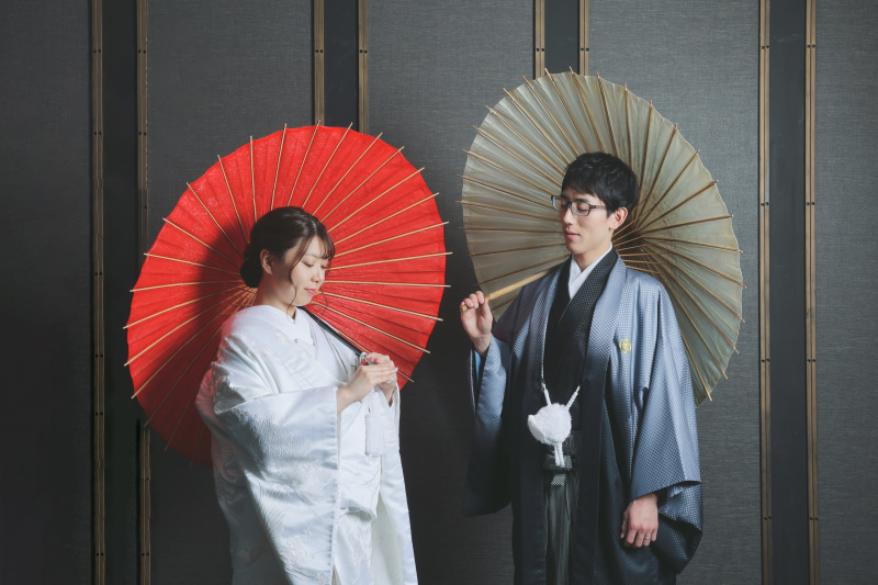 ブラウン背景 ✕ 和傘