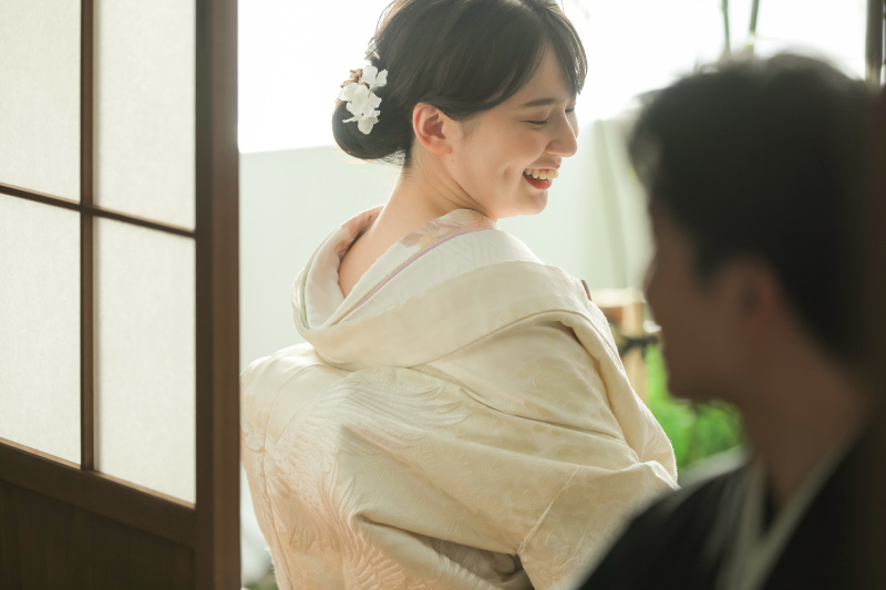 目線を落として