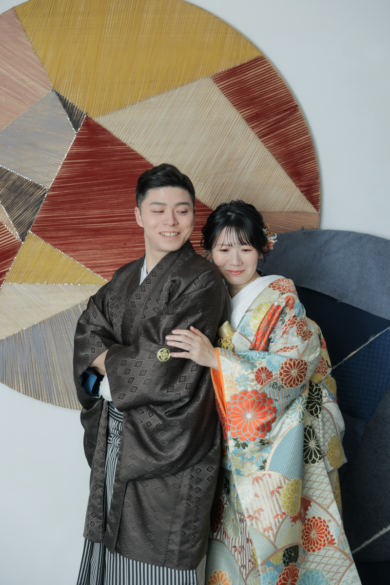 青と赤の丸の前で!