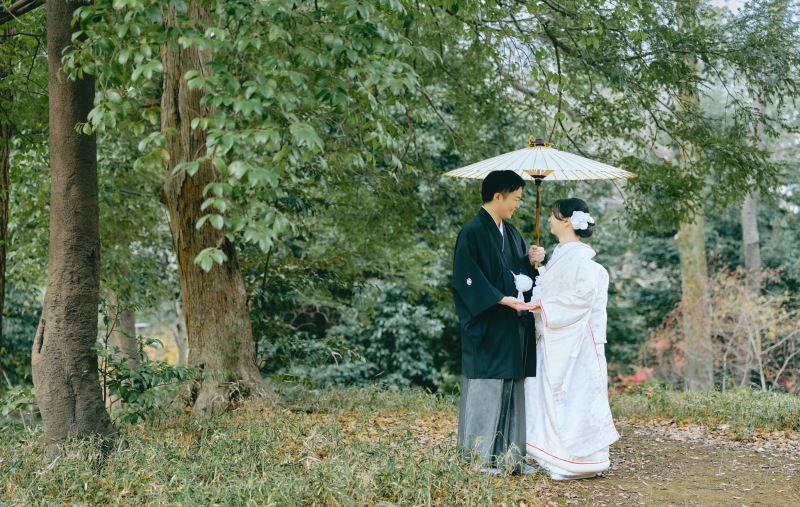 見つめあって。