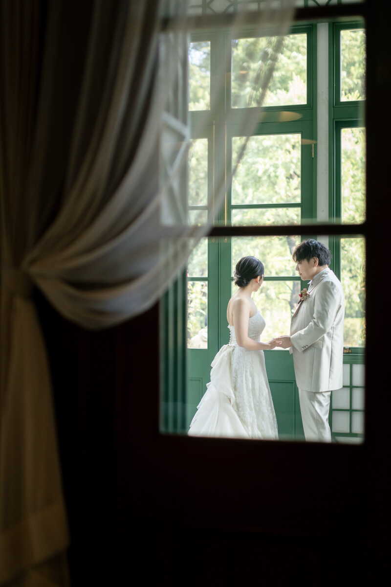 窓ガラス越しに