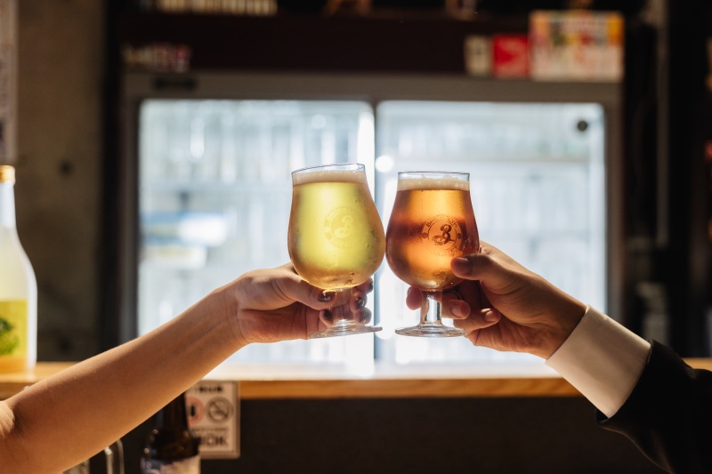 いつもの居酒屋、特別な姿、サイコーの乾杯