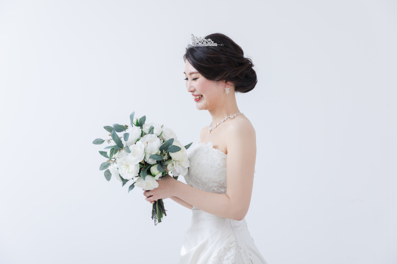 透き通るお肌に輝くジュエリー