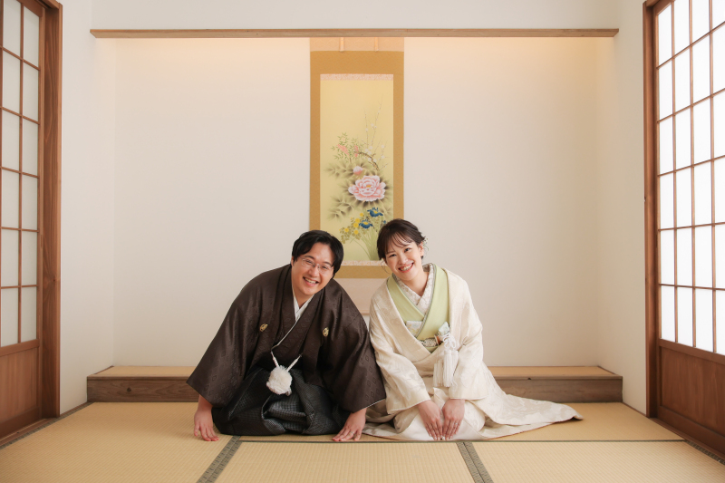 お茶室で年賀状に正座のお写真はいかがですか?