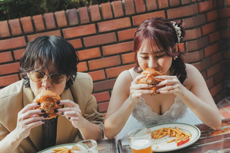 美味しそうに「ガブ〜〜！！」