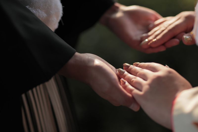 太陽のあたたかさがお二人を包みこんでいます