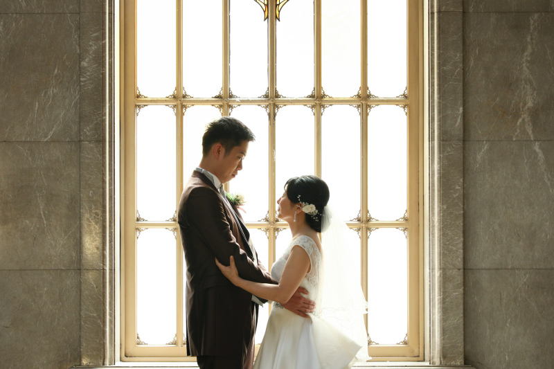 窓から差し込む光に包まれて