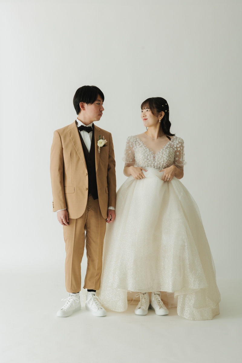 お揃いのスニーカーで