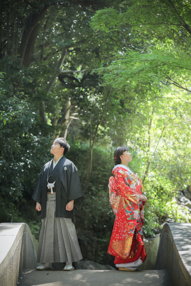 打って変わって。