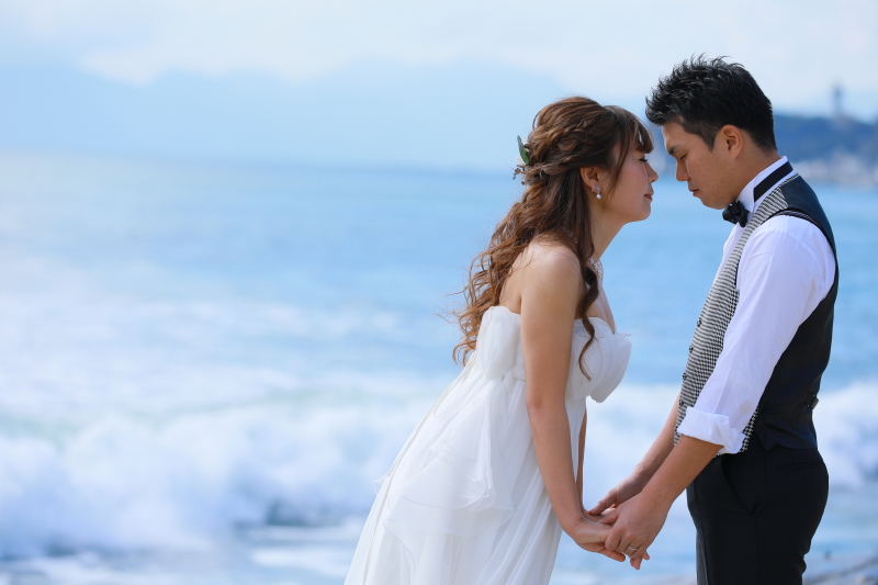 おふたりの後ろには江ノ島