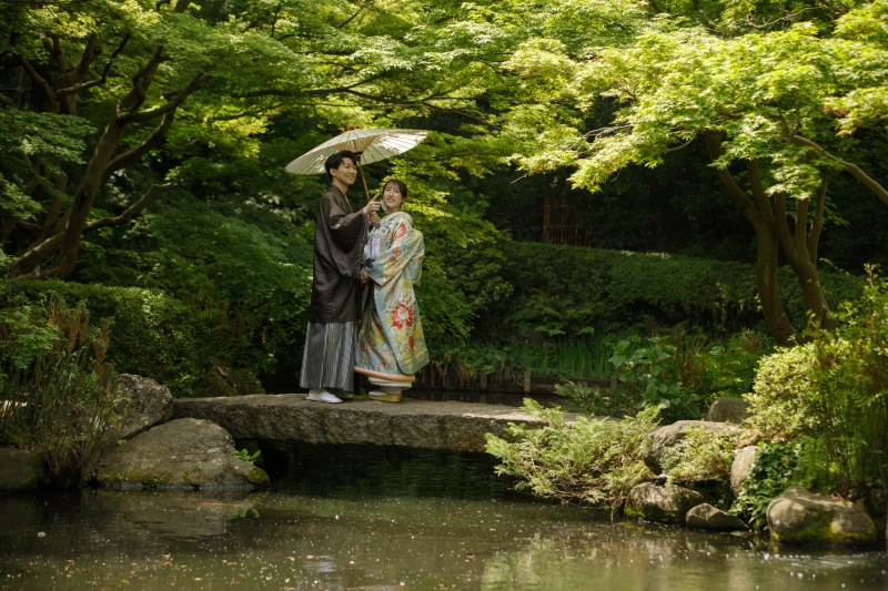 橋の上で