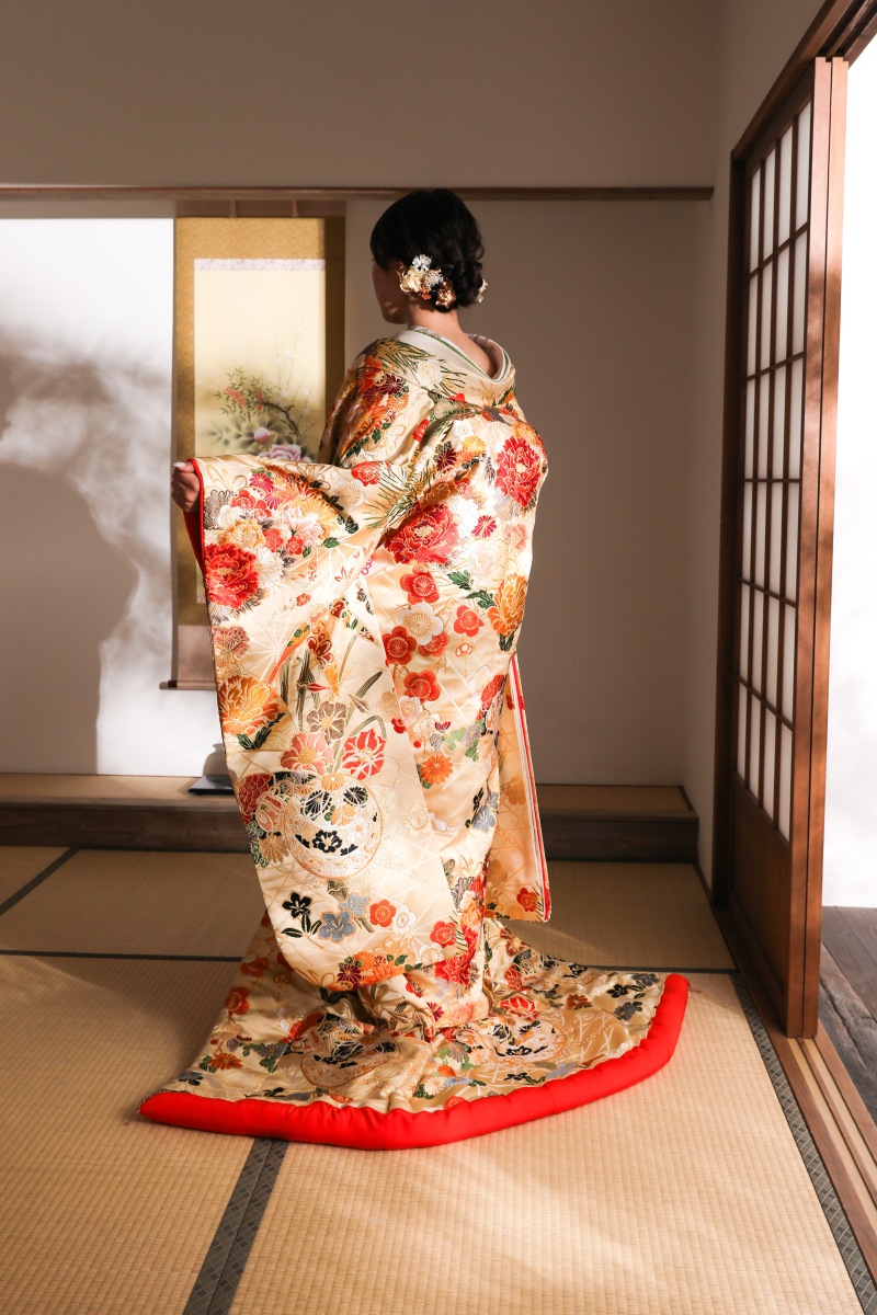 後ろ姿のお写真も