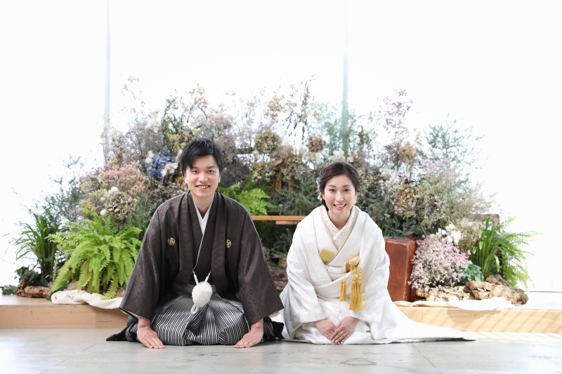 華やかなお花の前で！