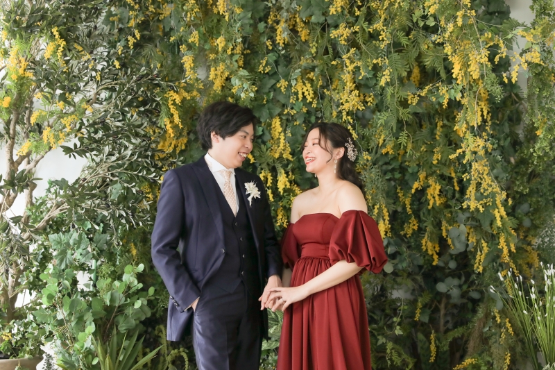 まずはミモザの背景で！