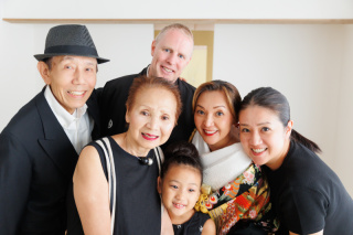 家族とも撮れる屋内庭園スタジオ！