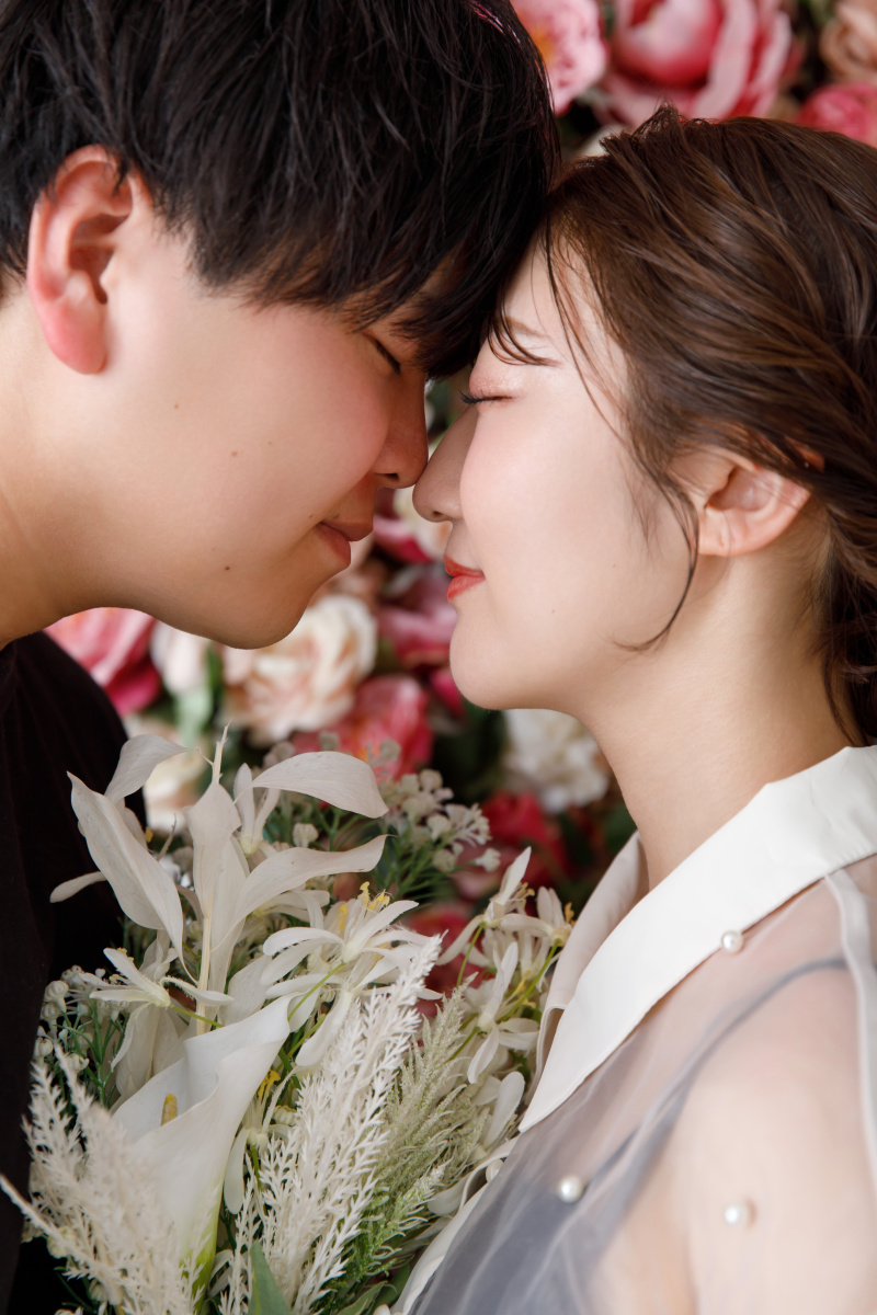 おでこを合わせて