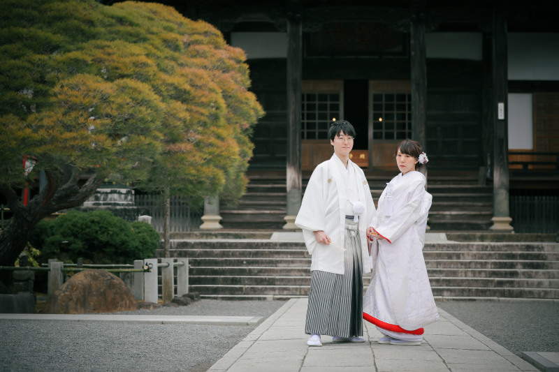 真面目な表情も残します