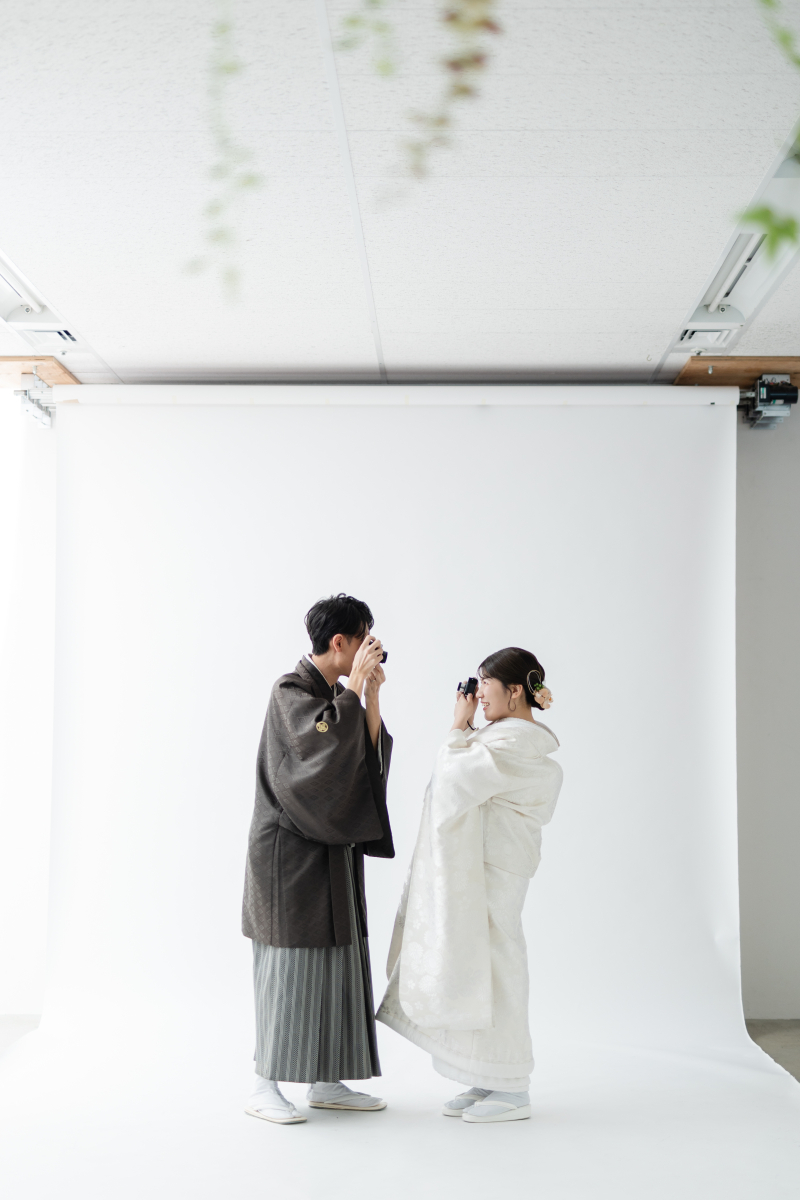 あえて背景紙を残したり。