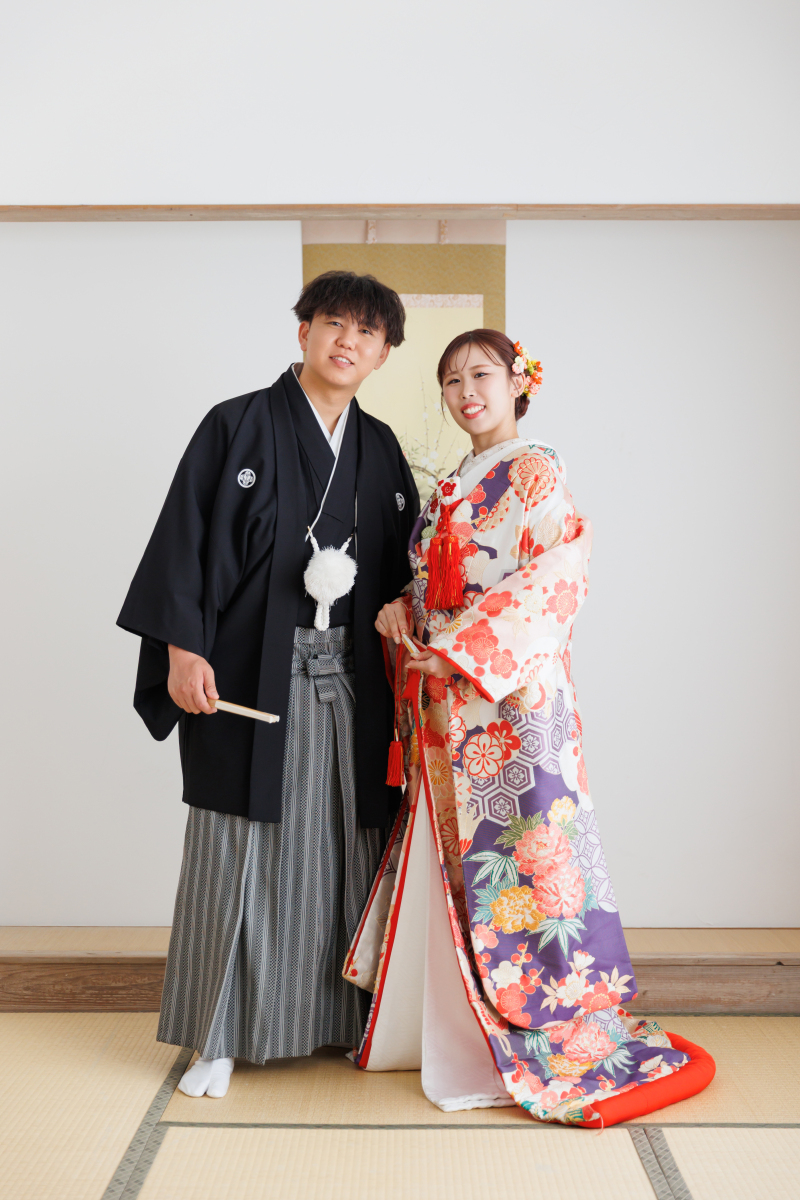 お茶室で立ち姿のショット