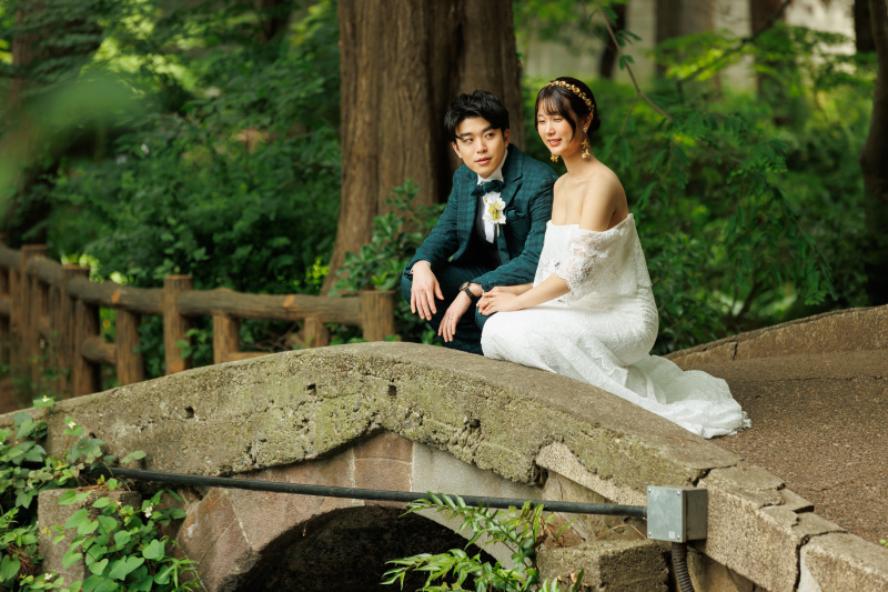 池を覗き込んで