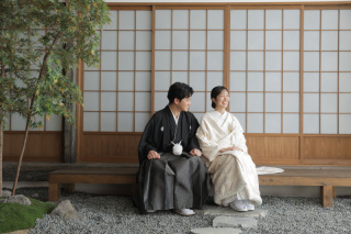 屋内庭園スタジオで二人ならではの写真を！