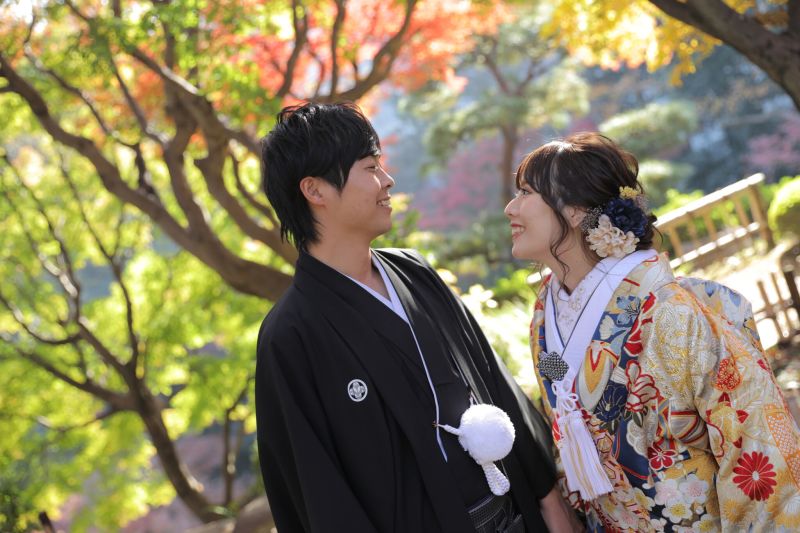 差し込む光とふたりの幸せそうなお顔