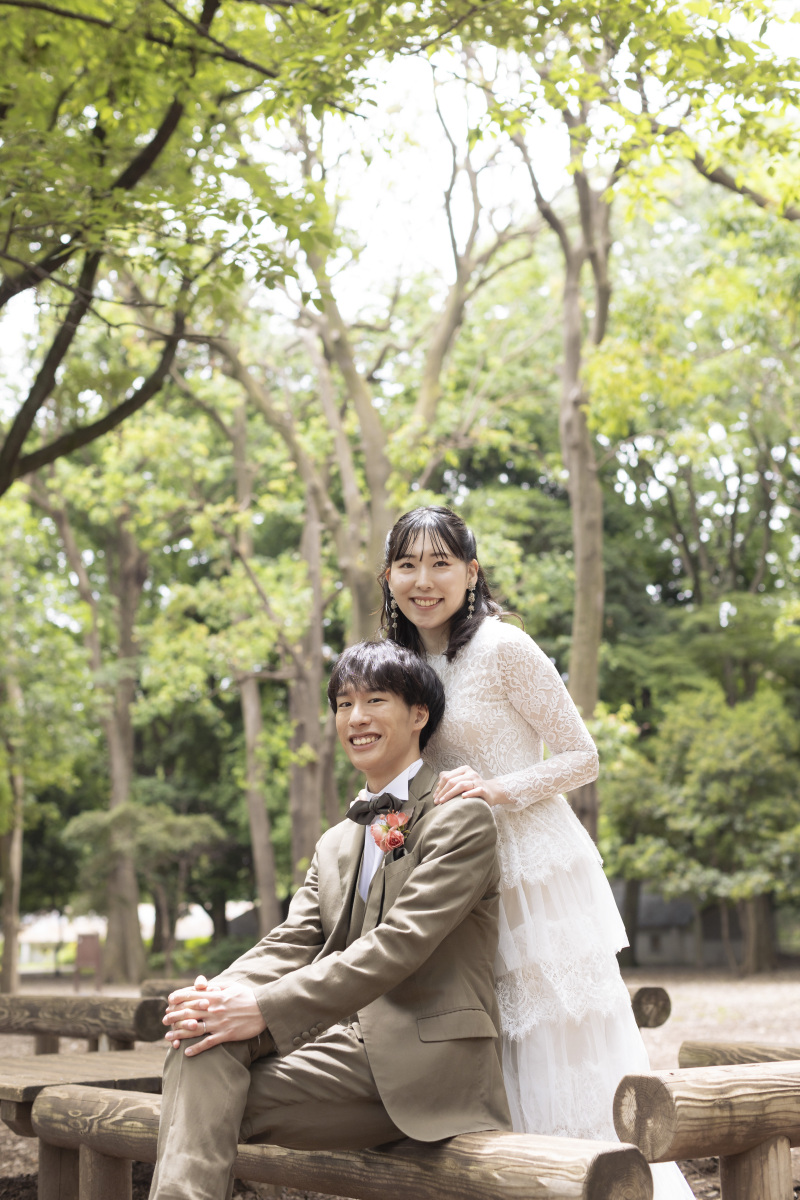 ベンチに座って